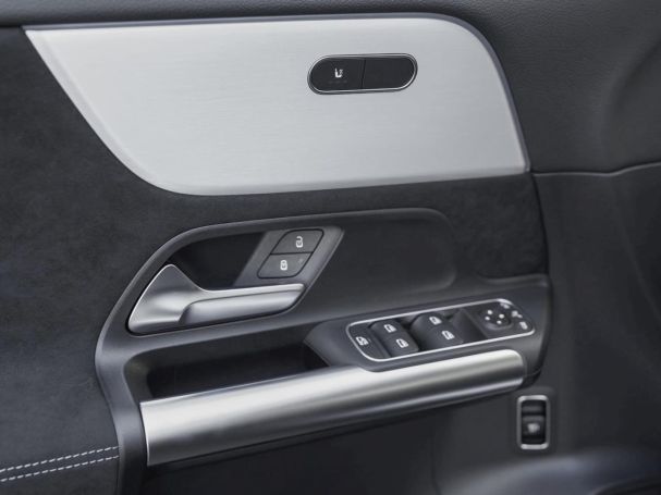 Mercedes-Benz GLA 200 AMG Night MBUX Navi EasyP AHK ParkPaket