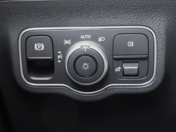 Mercedes-Benz GLA 200 AMG Night MBUX Navi EasyP AHK ParkPaket