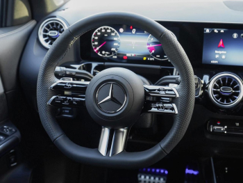 Mercedes-Benz GLA 200 AMG Night MBUX Navi EasyP AHK ParkPaket