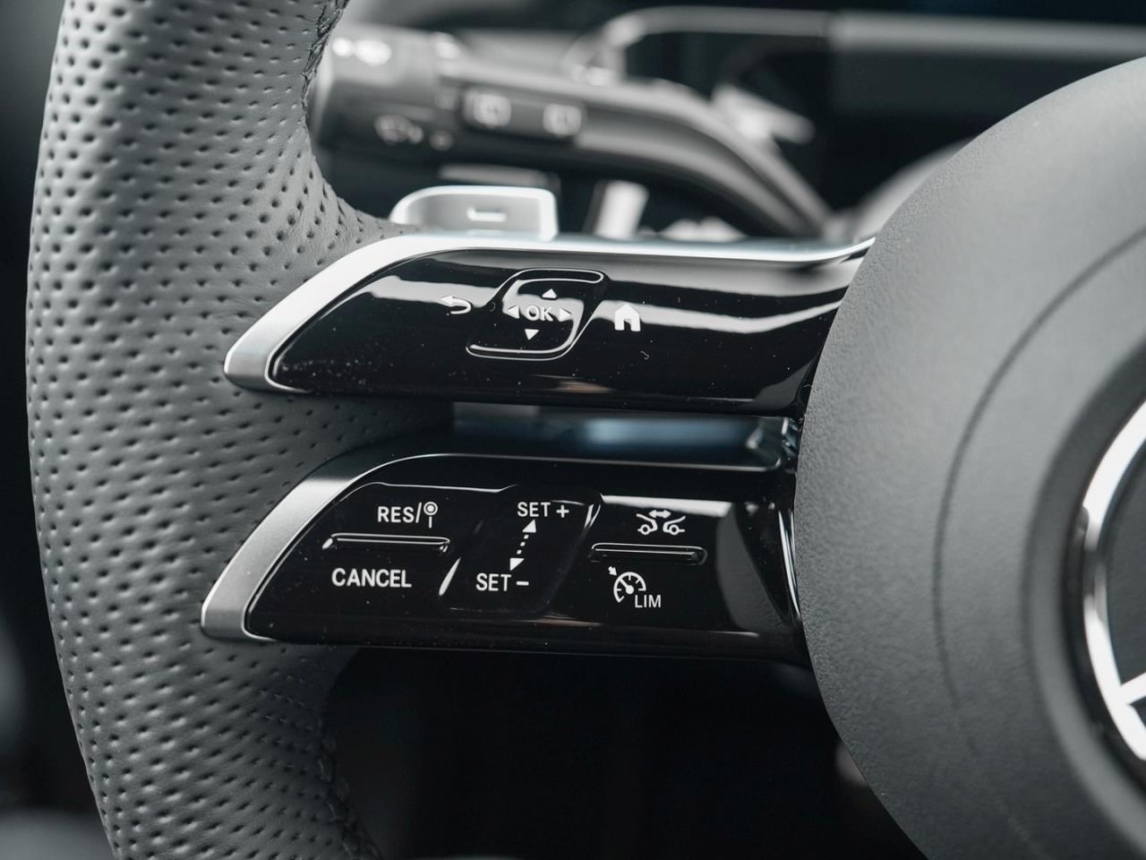 Mercedes-Benz GLA 200 AMG Night AHK 360° EasyPack SpurhalteP