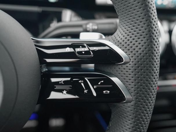 Mercedes-Benz GLA 200 AMG Night AHK 360° EasyPack SpurhalteP