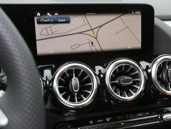 Mercedes-Benz GLA 200 AMG Night MBUX AHK EasyPack Park-Paket