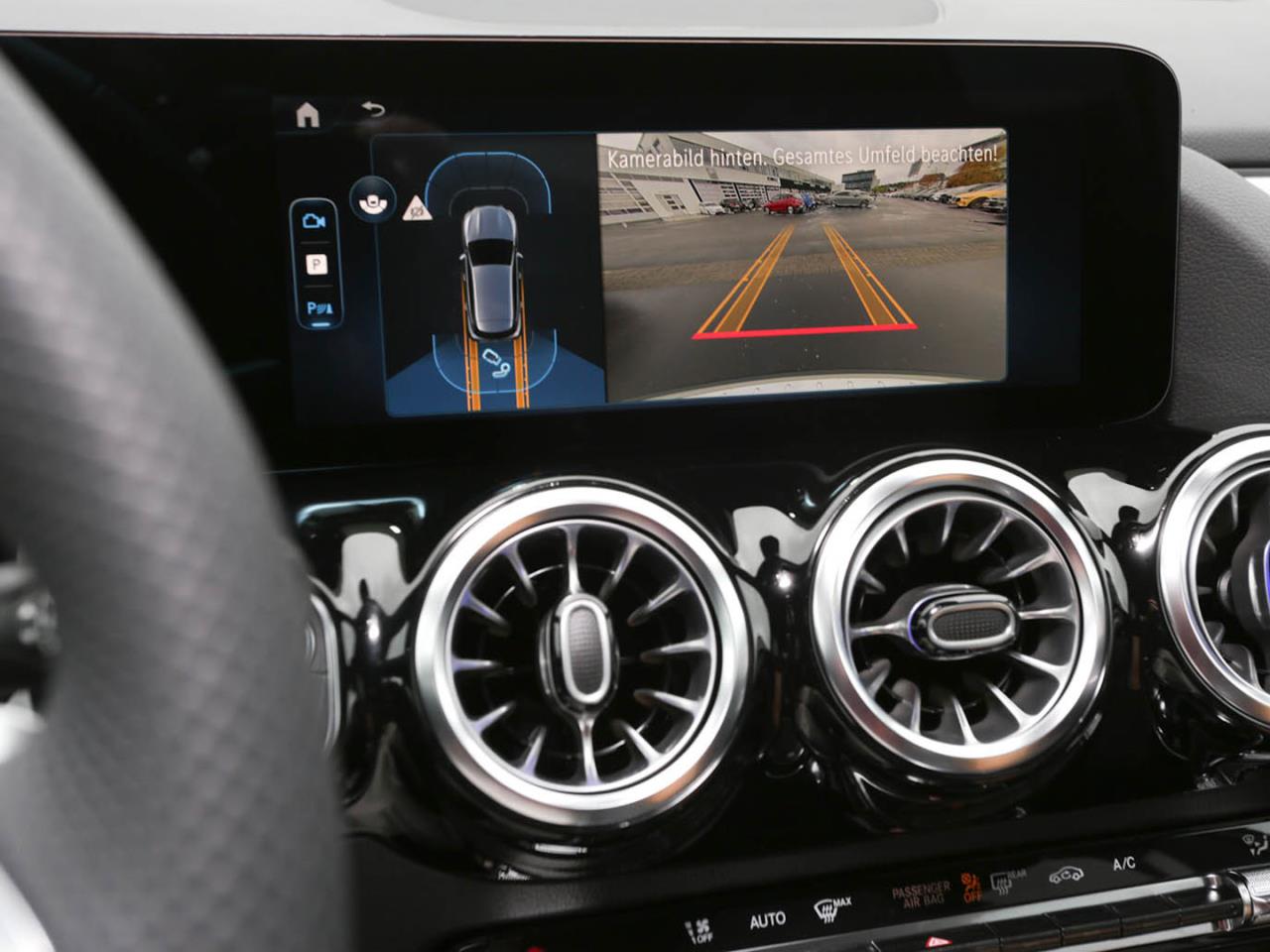 Mercedes-Benz GLA 200 AMG Night MBUX AHK EasyPack Park-Paket