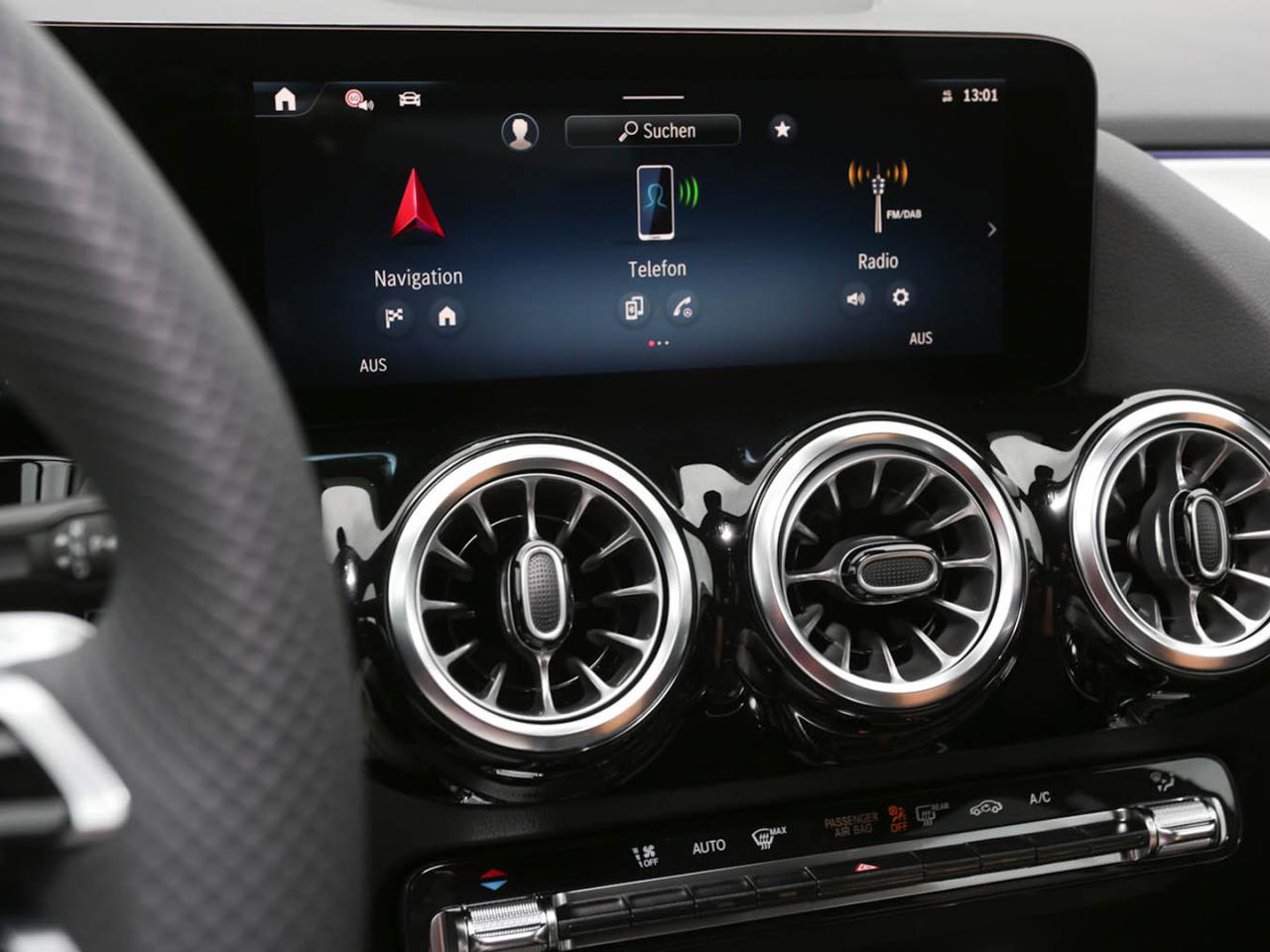 Mercedes-Benz GLA 200 AMG Night MBUX AHK EasyPack Park-Paket