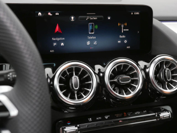 Mercedes-Benz GLA 200 AMG Night MBUX AHK EasyPack Park-Paket