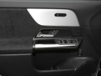 Mercedes-Benz GLA 200 AMG Night MBUX AHK EasyPack Park-Paket