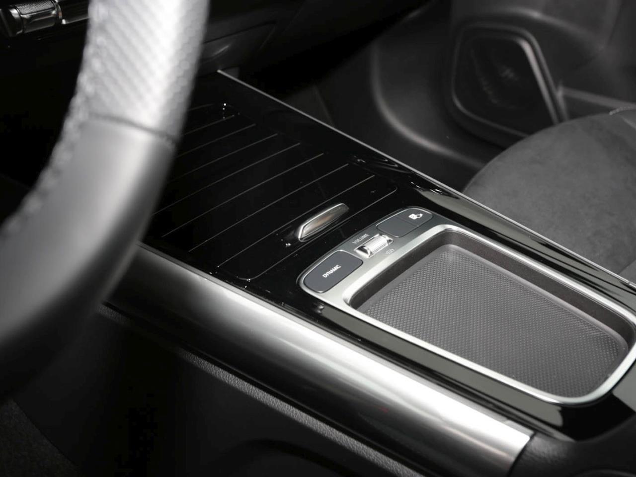 Mercedes-Benz GLA 200 AMG Night MBUX AHK EasyPack Park-Paket