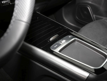 Mercedes-Benz GLA 200 AMG Night MBUX AHK EasyPack Park-Paket