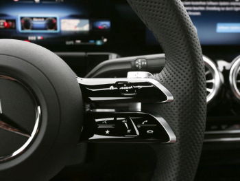 Mercedes-Benz GLA 200 AMG Night MBUX AHK EasyPack Park-Paket