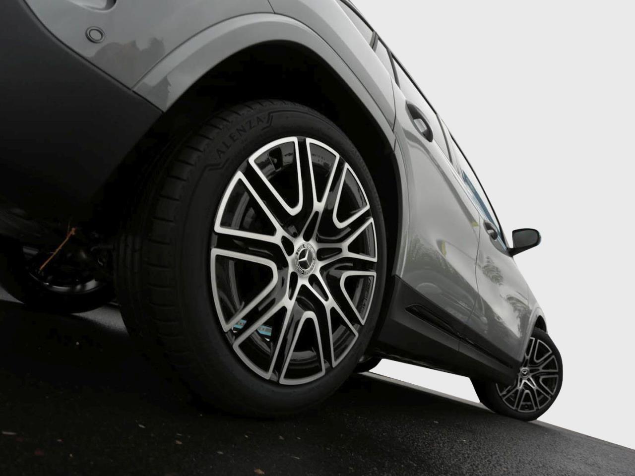 Mercedes-Benz GLA 200 AMG Night MBUX AHK EasyPack Park-Paket