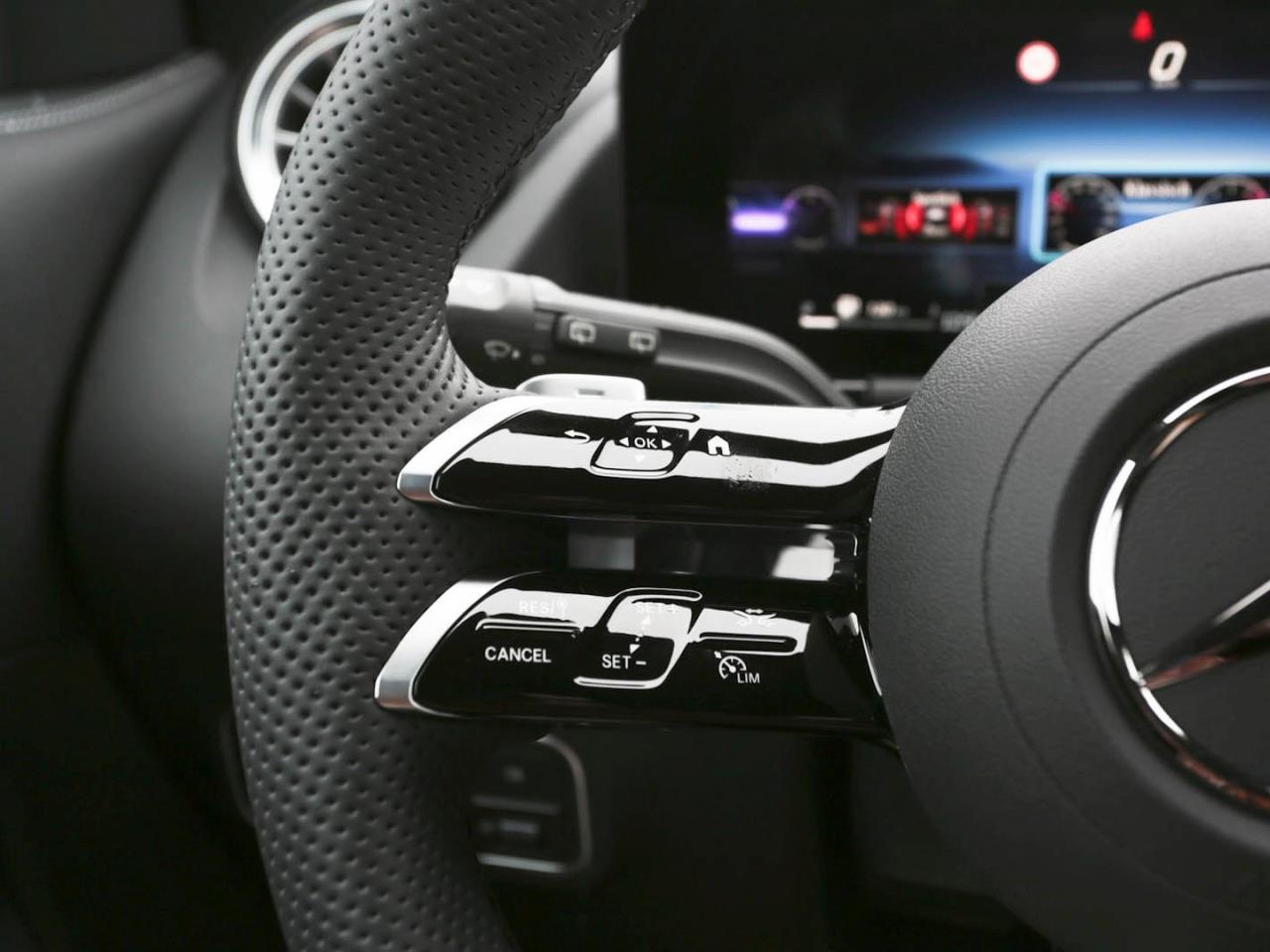 Mercedes-Benz GLA 200 AMG Night Navi 360° AHK EasyPack Park-P