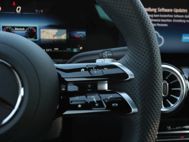 Mercedes-Benz GLA 200 AMG Night 360° AHK EasyPack Kamera SHZ