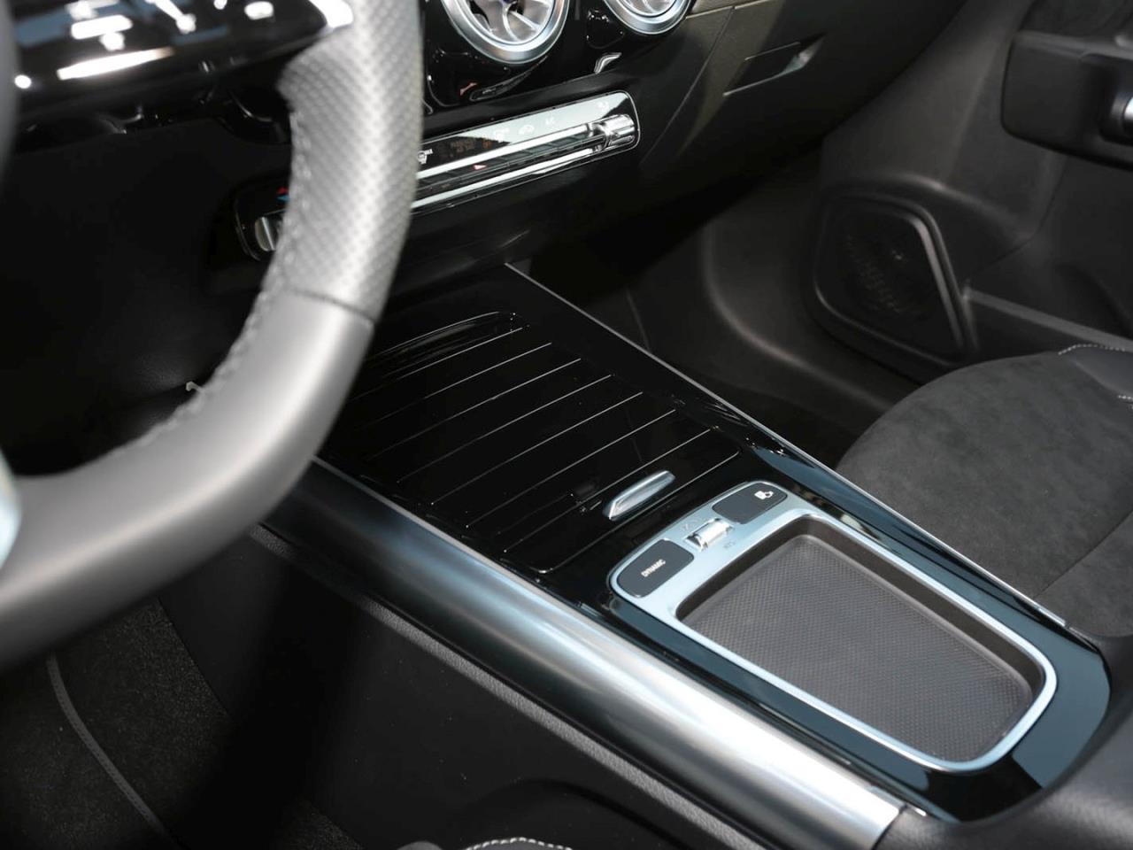 Mercedes-Benz GLA 200 AMG Night 360° AHK EasyPack Kamera SHZ