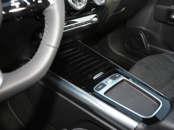 Mercedes-Benz GLA 200 AMG Night 360° AHK EasyPack Kamera SHZ