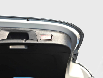 Mercedes-Benz GLA 200 AMG Night 360° AHK EasyPack Kamera SHZ