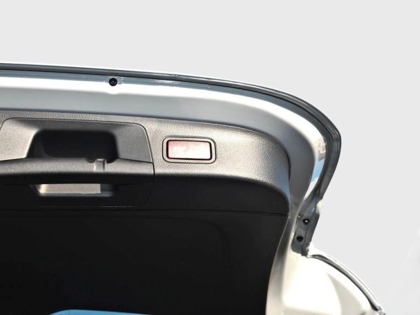 Mercedes-Benz GLA 200 AMG Night 360° AHK EasyPack Kamera SHZ