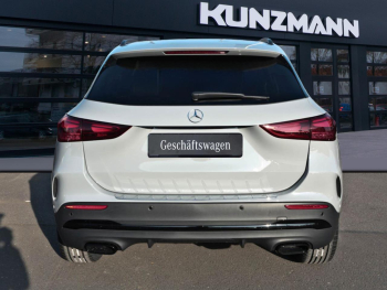 Mercedes-Benz GLA 200 AMG Night 360° AHK EasyPack Kamera SHZ