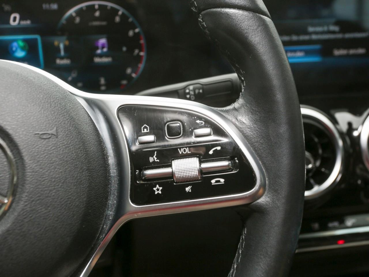 Mercedes-Benz GLA 200 Progressive MBUXNavi Kamera Easy-Pack