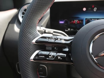 Mercedes-Benz GLA 200 AMG MBUX Navi-Prem Totwinkel AHK 360°