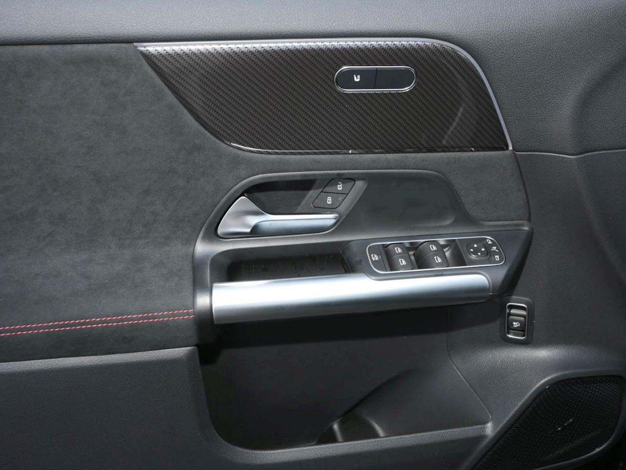 Mercedes-Benz GLA 200 AMG Night Panorama Distronic 360° AHK