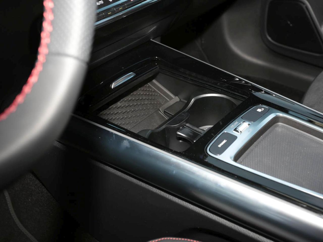 Mercedes-Benz GLA 200 AMG Night Panorama Distronic 360° AHK