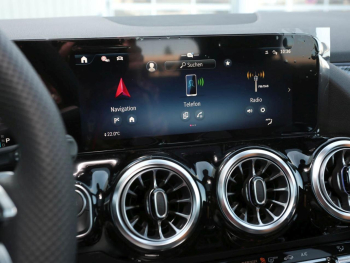 Mercedes-Benz GLA 200 AMG Night Panorama Distronic 360° AHK