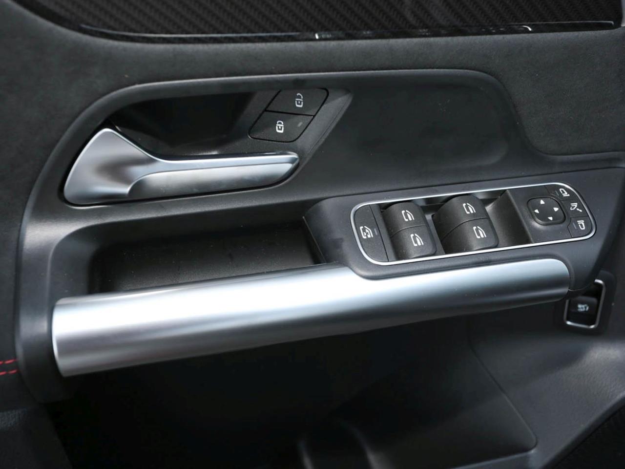 Mercedes-Benz GLA 200 AMG Night Panorama Distronic 360° AHK