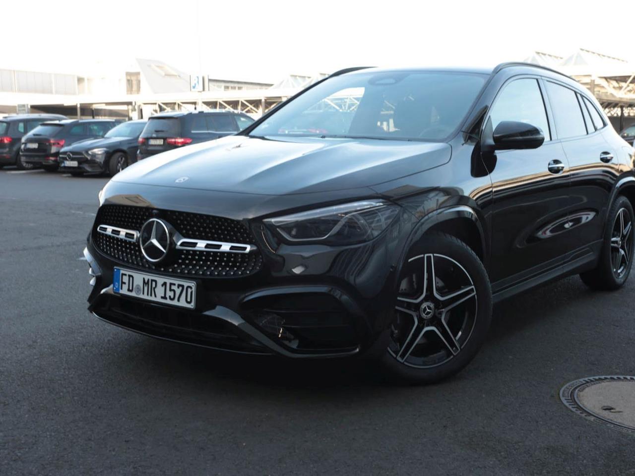 Mercedes-Benz GLA 200 AMG Night Panorama Distronic 360° AHK