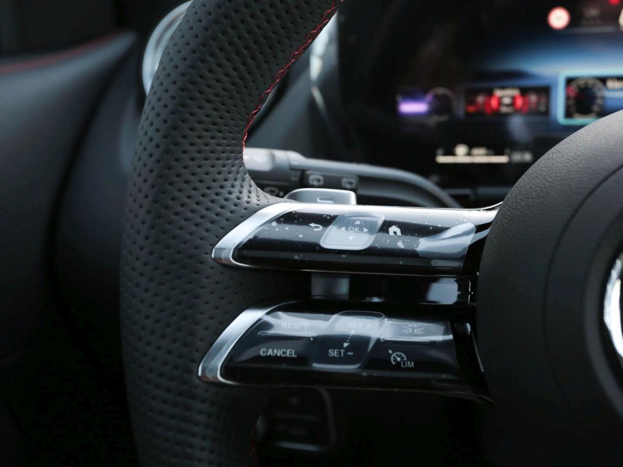 Mercedes-Benz GLA 200 AMG Night Panorama Distronic 360° AHK