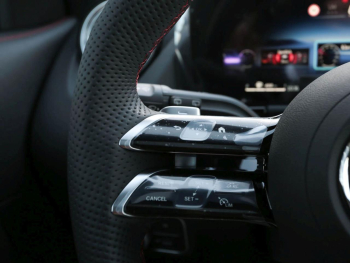 Mercedes-Benz GLA 200 AMG Night Panorama Distronic 360° AHK