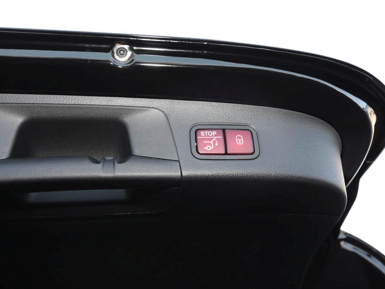 Mercedes-Benz GLA 200 AMG Night Panorama Distronic 360° AHK