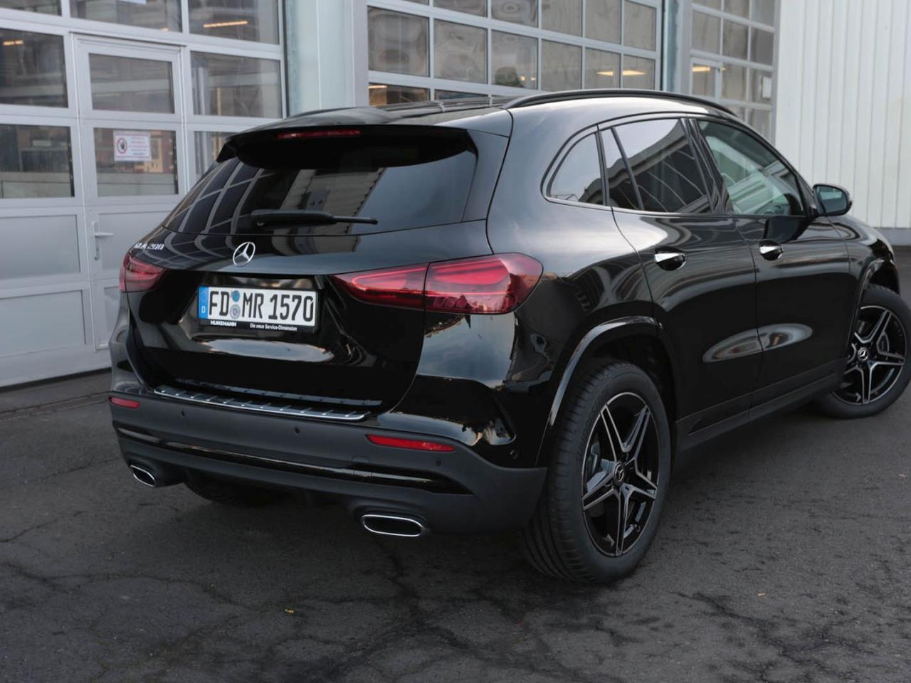 Mercedes-Benz GLA 200 AMG Night Panorama Distronic 360° AHK