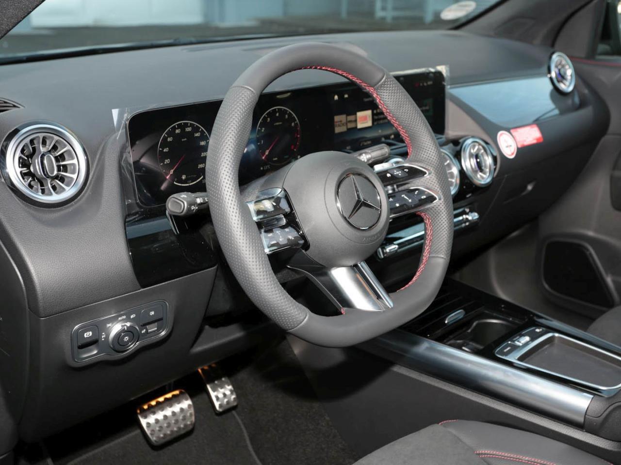 Mercedes-Benz GLA 200 AMG Night Panorama Distronic 360° AHK