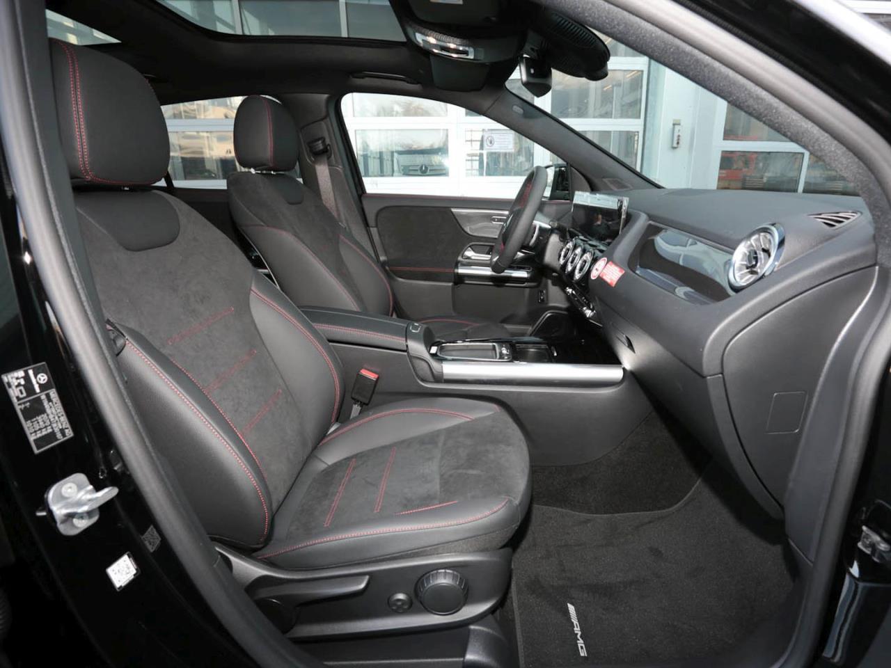 Mercedes-Benz GLA 200 AMG Night Panorama Distronic 360° AHK