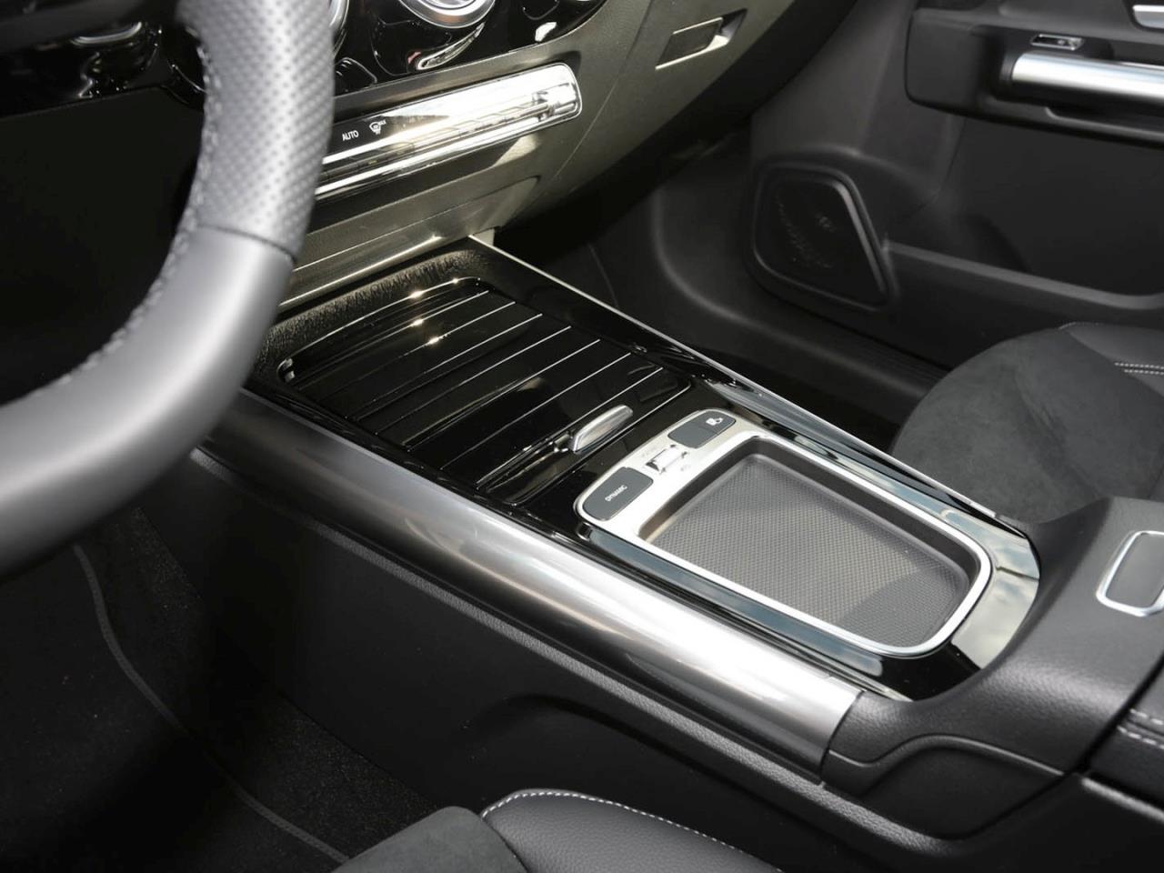 Mercedes-Benz GLA 200 AMG Night MBUX Navi AHK Kamera EasyPack