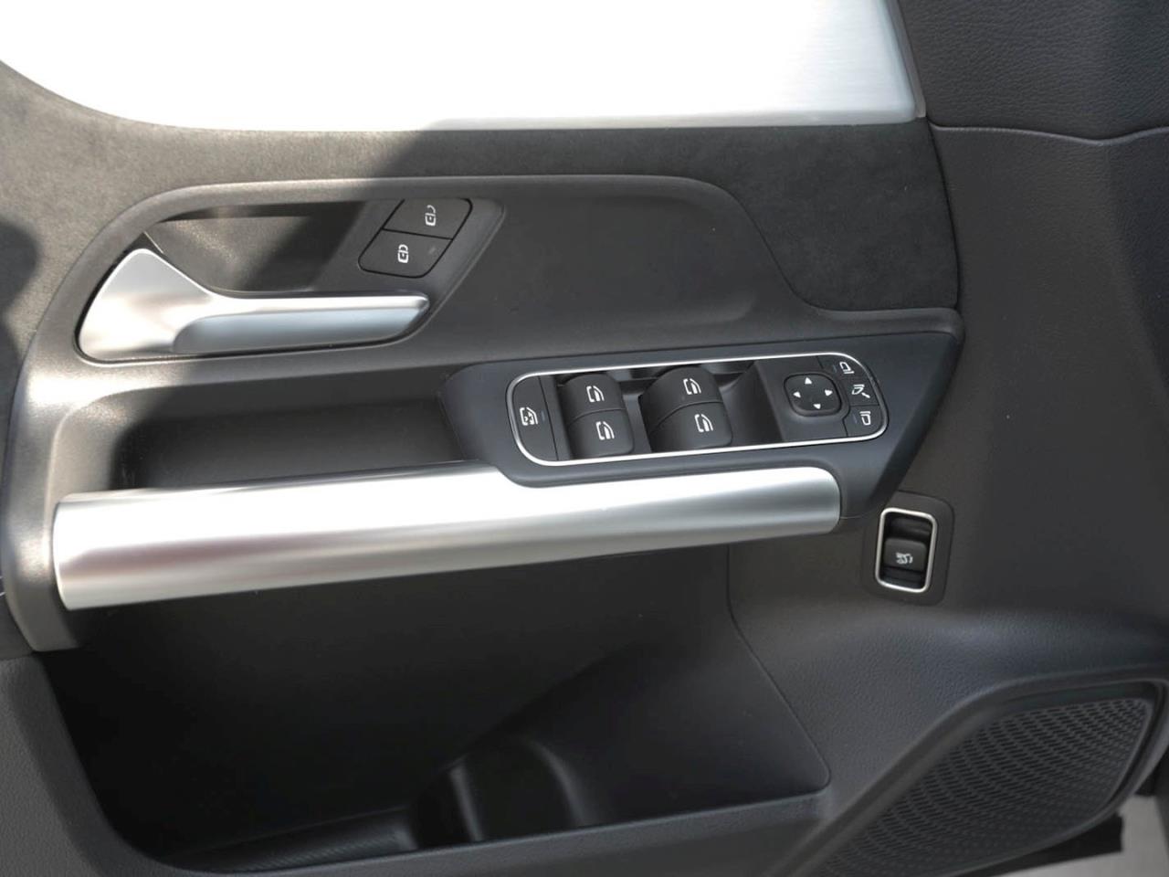 Mercedes-Benz GLA 200 AMG Night MBUX Navi AHK Kamera EasyPack