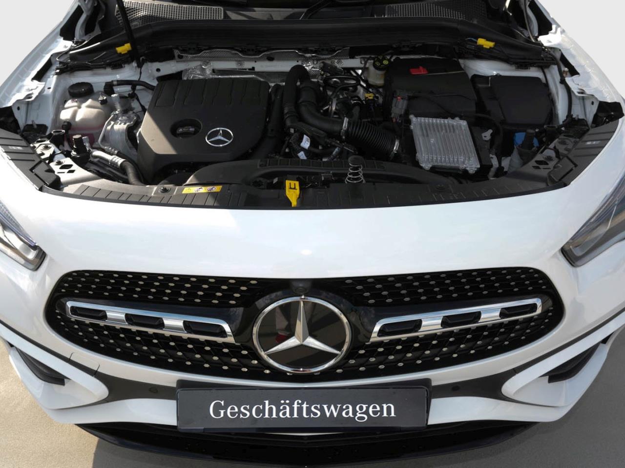 Mercedes-Benz GLA 200 AMG Night MBUX Navi AHK Kamera EasyPack