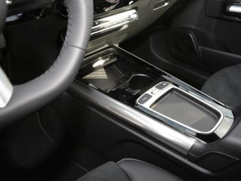 Mercedes-Benz GLA 200 AMG Night MBUX Navi AHK Kamera EasyPack