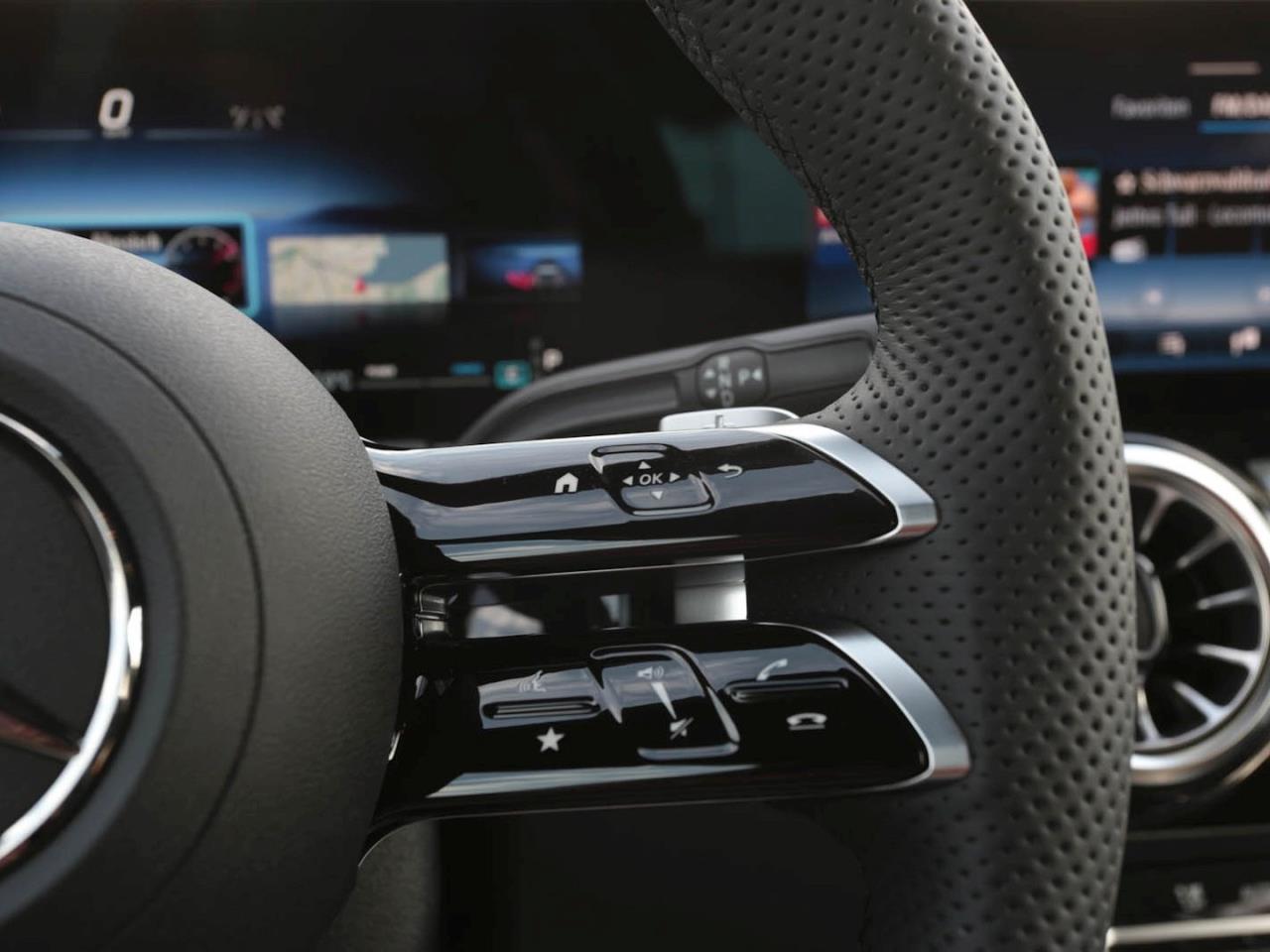 Mercedes-Benz GLA 200 AMG Night MBUX Navi AHK Kamera EasyPack