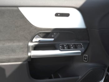 Mercedes-Benz GLA 200 AMG Night MBUX Navi AHK Kamera EasyPack