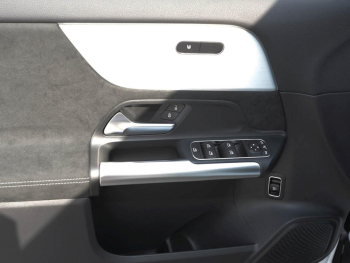 Mercedes-Benz GLA 200 AMG Night MBUX Navi AHK Kamera EasyPack