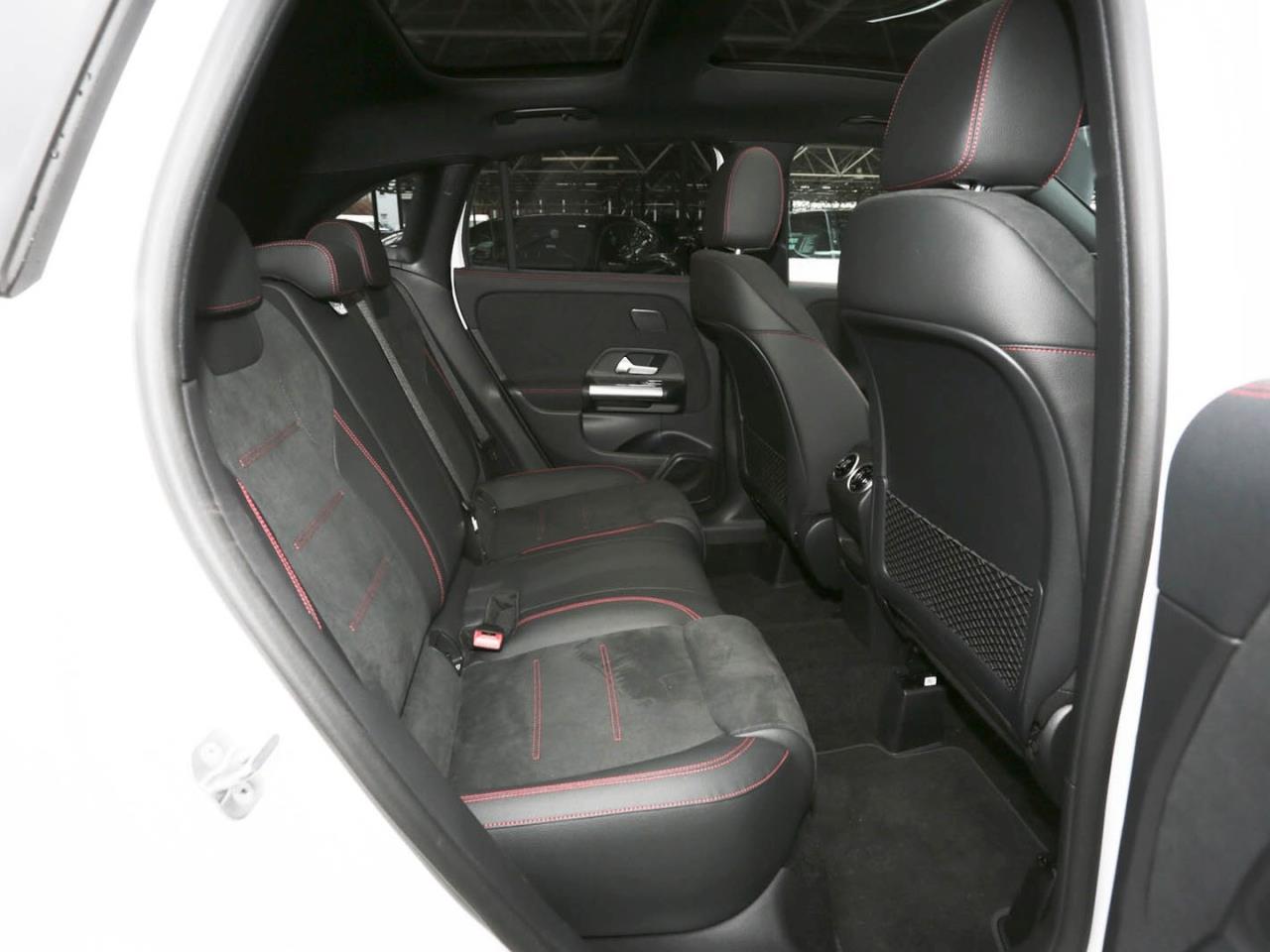 Mercedes-Benz GLA 200 AMG Navi Panorama Distronic 360° Memory