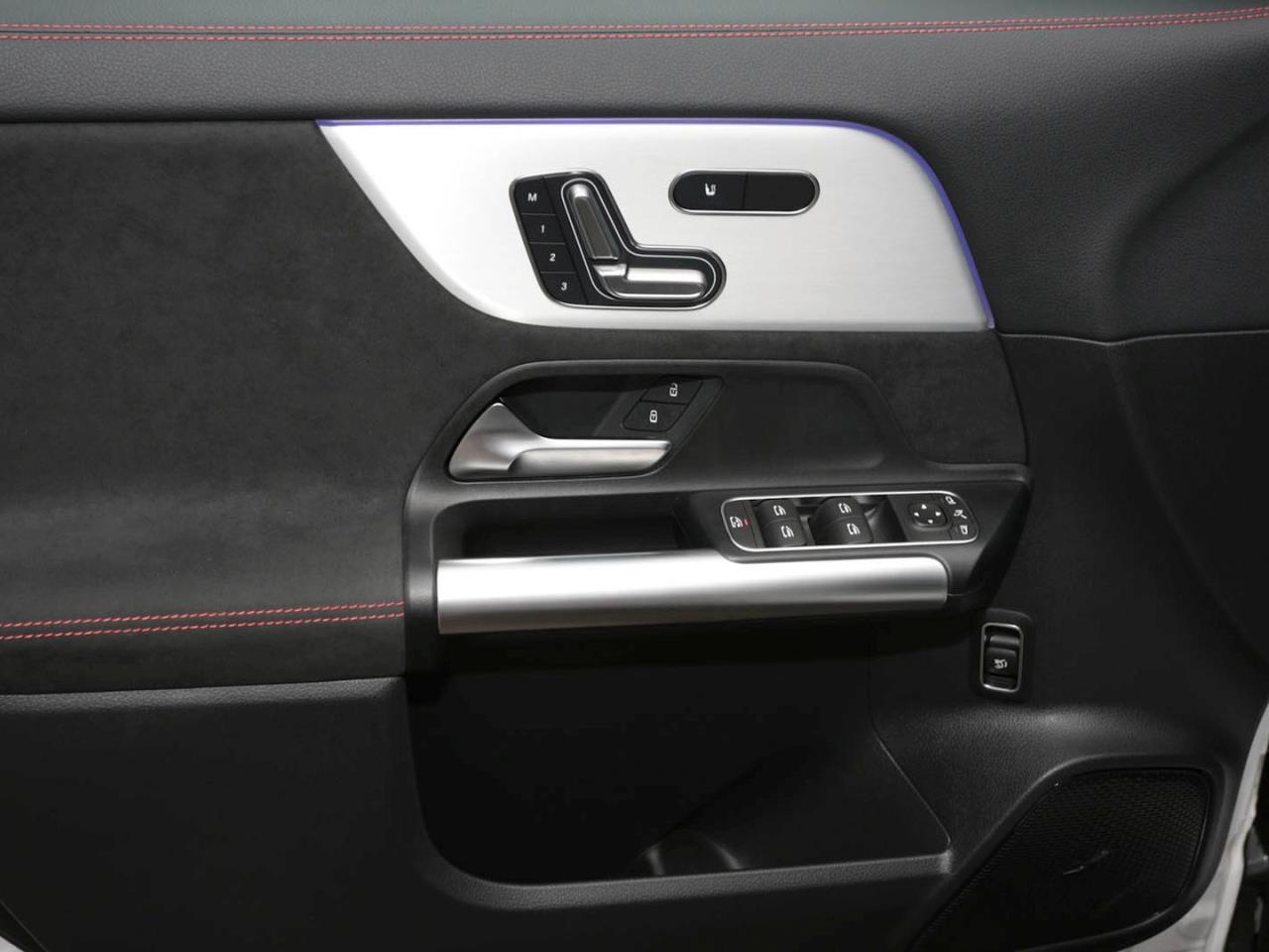 Mercedes-Benz GLA 200 AMG Navi Panorama Distronic 360° Memory