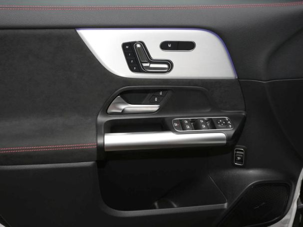 Mercedes-Benz GLA 200 AMG Navi Panorama Distronic 360° Memory