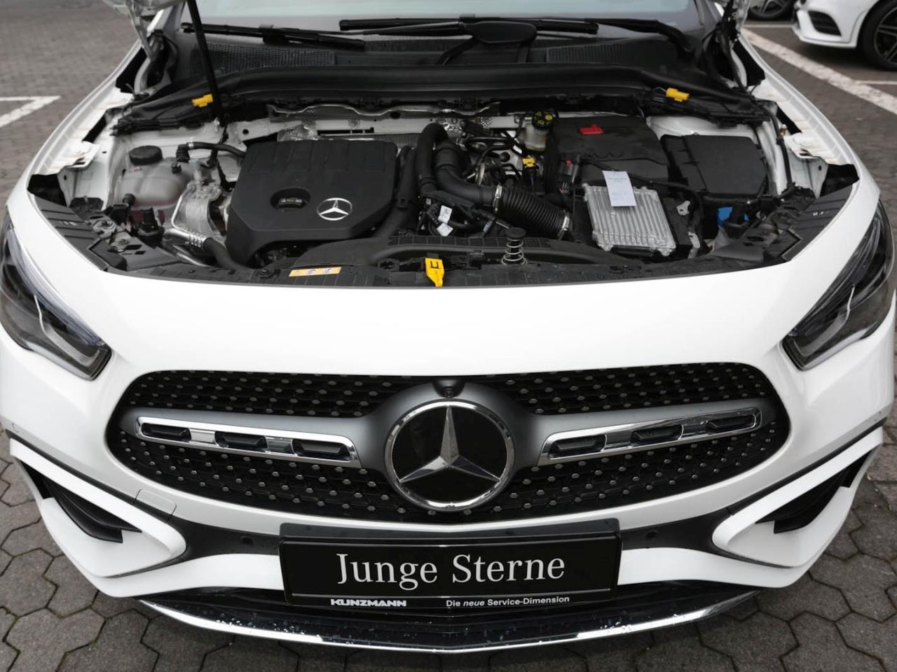 Mercedes-Benz GLA 200 AMG Navi Panorama Distronic 360° Memory