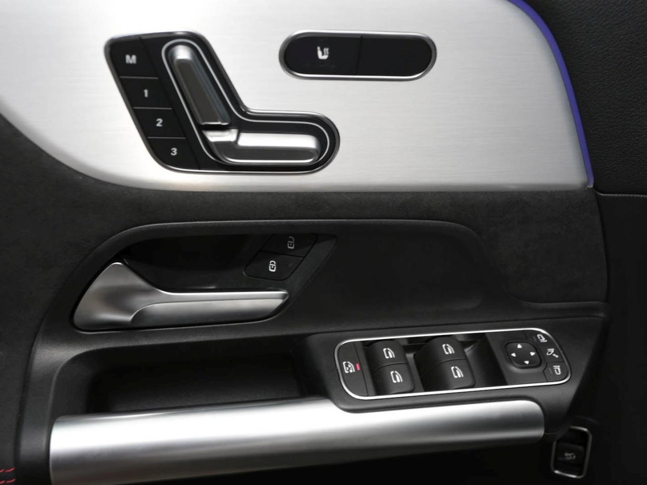 Mercedes-Benz GLA 200 AMG Navi Panorama Distronic 360° Memory