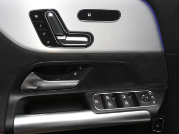 Mercedes-Benz GLA 200 AMG Navi Panorama Distronic 360° Memory