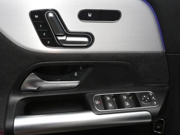 Mercedes-Benz GLA 200 AMG Navi Panorama Distronic 360° Memory