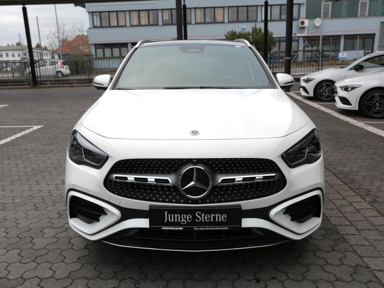 Mercedes-Benz GLA 200 AMG Navi Panorama Distronic 360° Memory