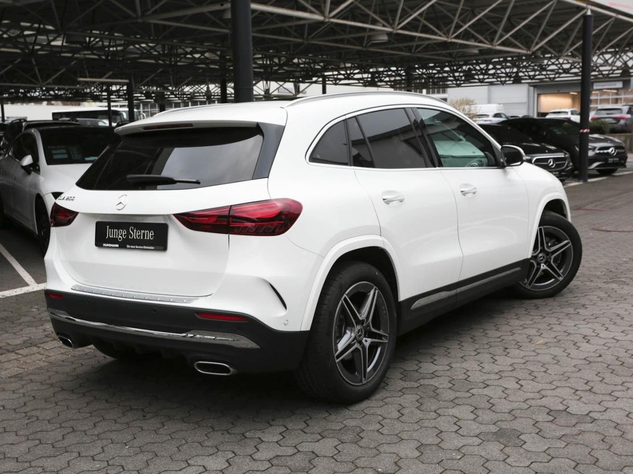 Mercedes-Benz GLA 200 AMG Navi Panorama Distronic 360° Memory